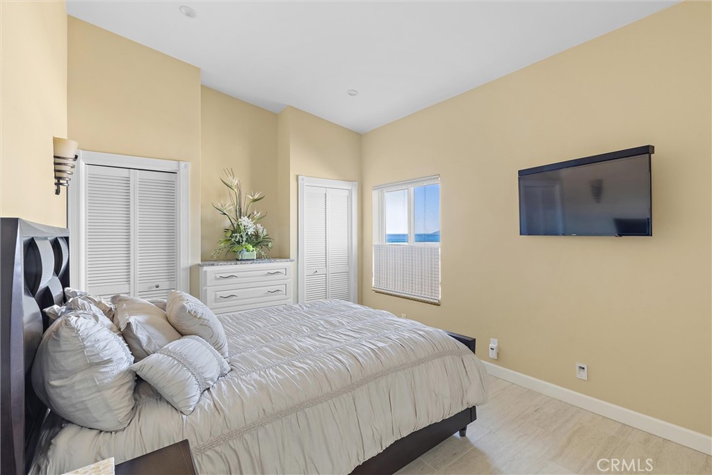3352 Studio Drive Cayucos, CA 93430 - Photo 22 of 55 a spacious bedroom with a bed and a flat screen tv