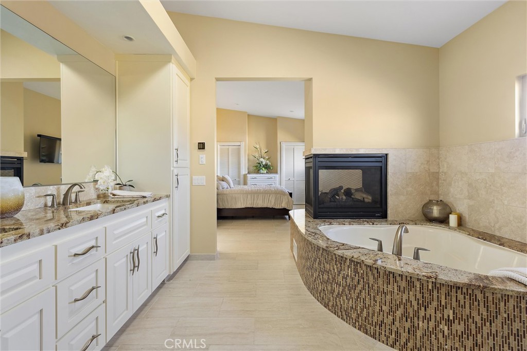 3352 Studio Drive Cayucos, CA 93430 - Photo 29 of 55 Soaking tub in primary suite