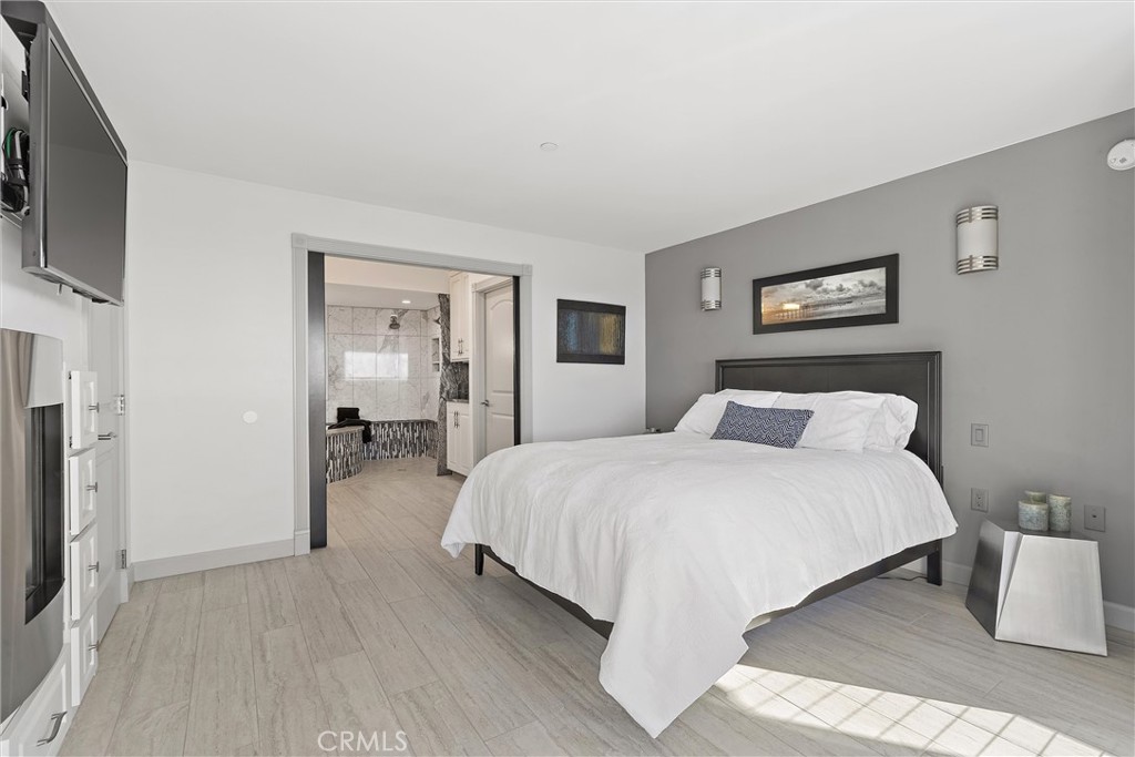 3352 Studio Drive Cayucos, CA 93430 - Photo 32 of 55 a spacious bedroom with a bed and a flat screen tv