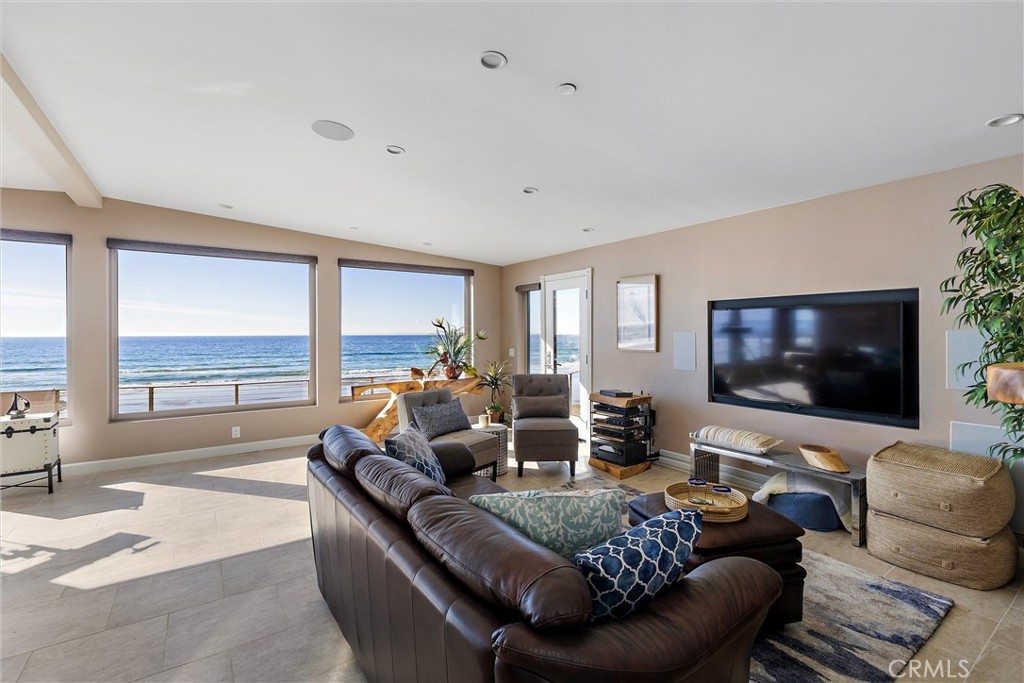 3352 Studio Drive Cayucos, CA 93430 - Photo 4 of 55 a living room with furniture and a flat screen tv