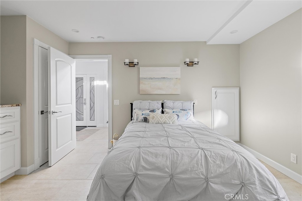 3352 Studio Drive Cayucos, CA 93430 - Photo 40 of 55 a large white bed in a white room