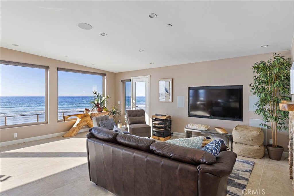 3352 Studio Drive Cayucos, CA 93430 - Photo 9 of 55 a living room with furniture and a flat screen tv