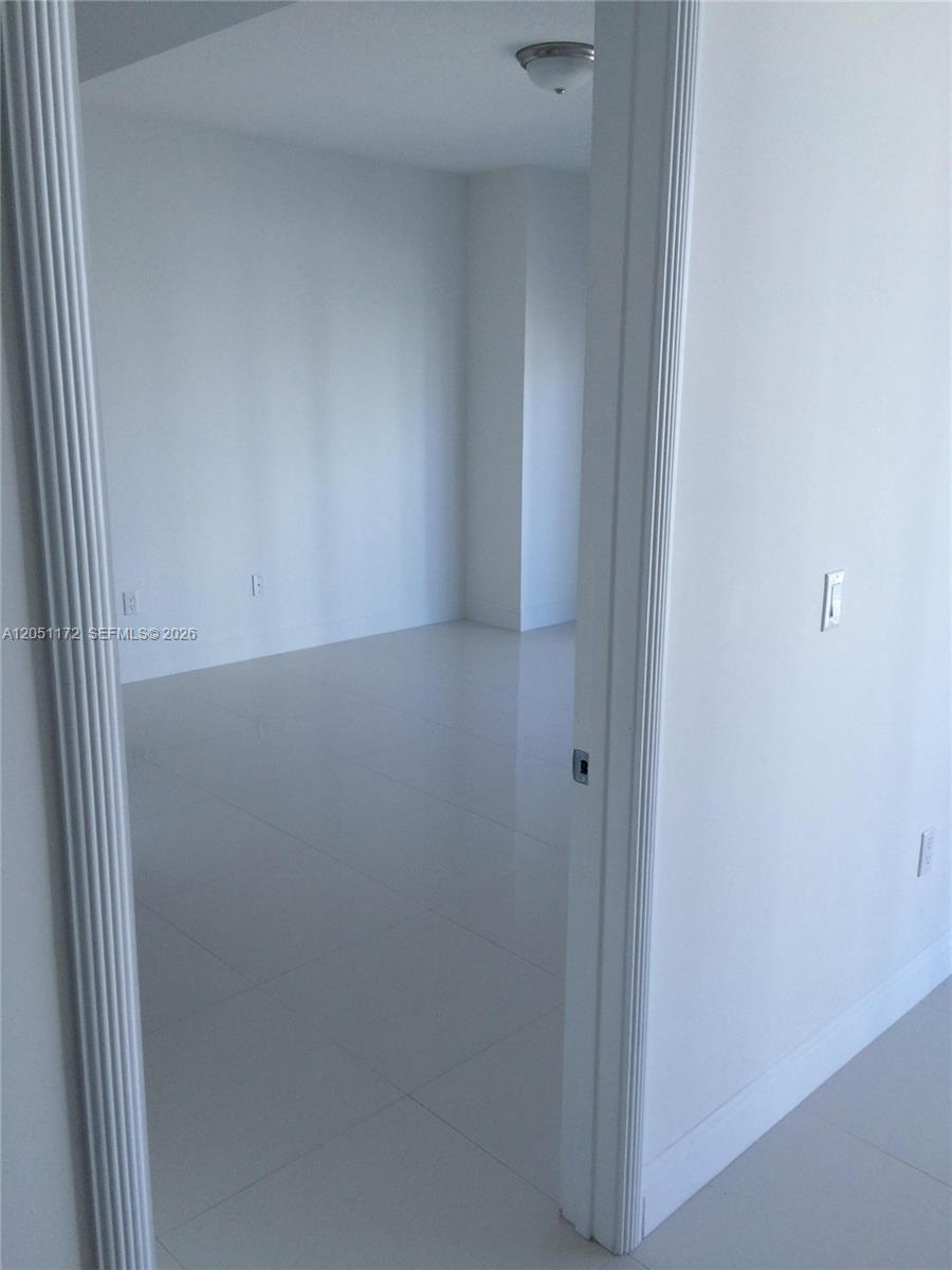 185 Southwest 7th Street, Unit 3105 Miami, FL 33130 - Photo 9 of 20