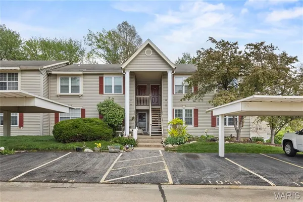 $179,900 | 1058 Sugar Creek Court, Unit 4, St. Peters, MO 63376