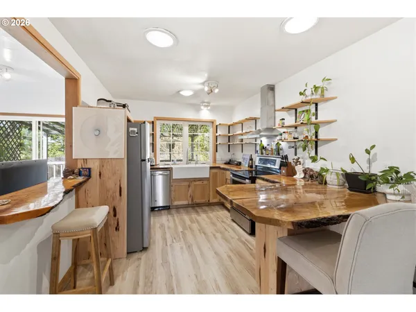 $545,000 | 1375 Pleasant View Drive, Cottage Grove, OR 97424