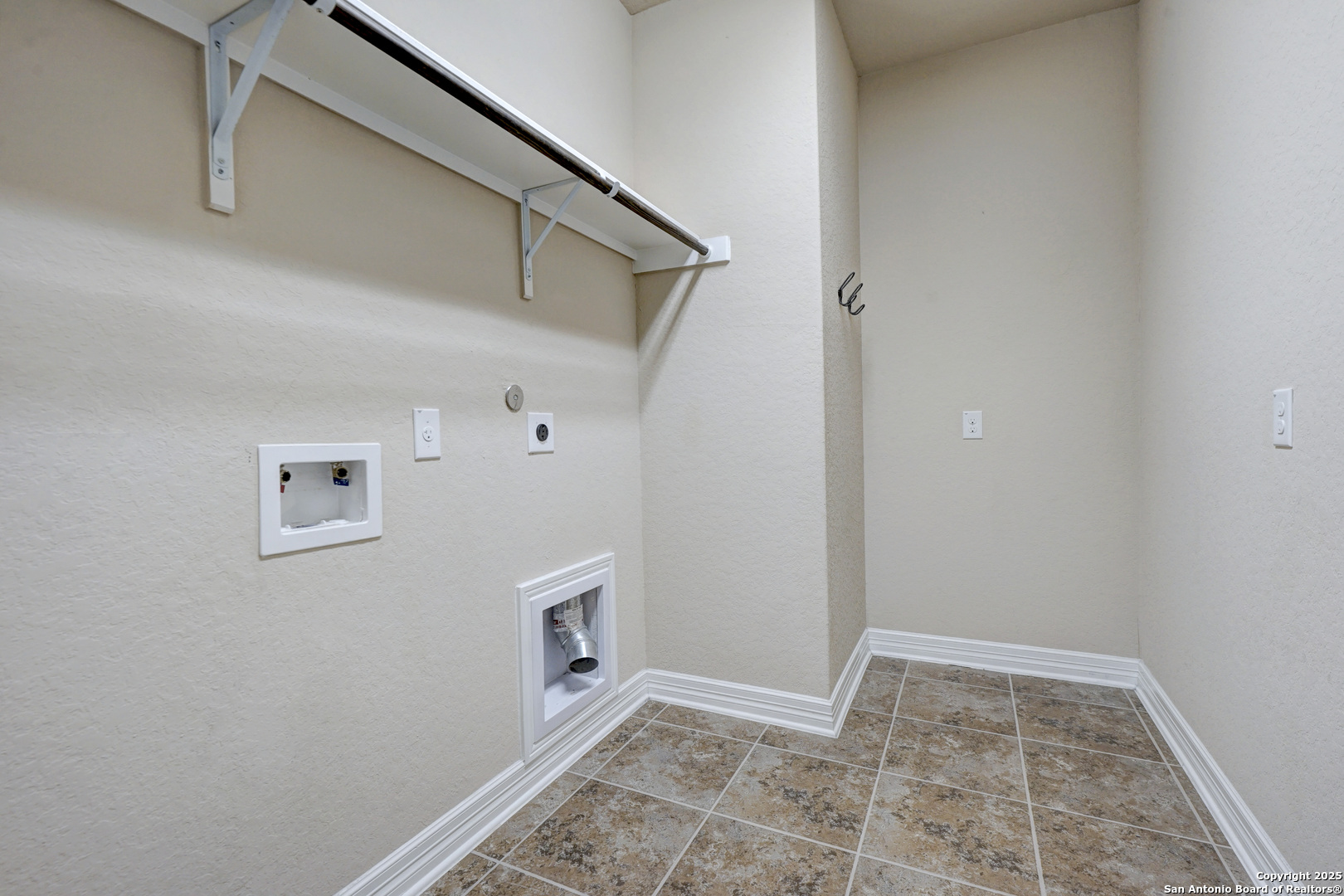 11923 Hollering Pass Schertz, TX 78154 - Photo 39 of 43 a view of an empty room