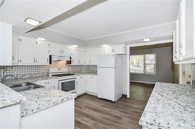 $1,695 | 9205 East 74 Terrace, Raytown, MO 64133