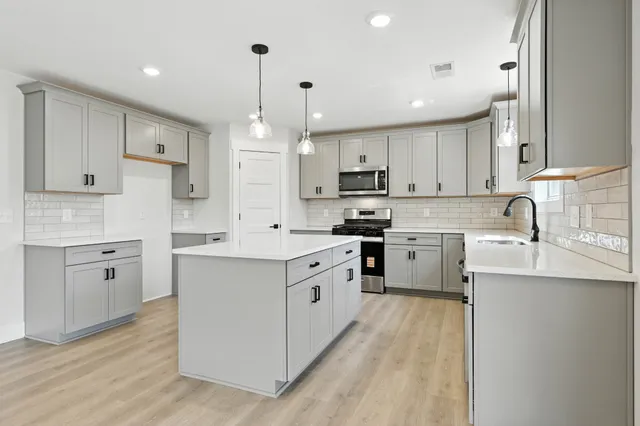 $439,500 | 618 Woodrush Drive, Clarksville, TN 37040