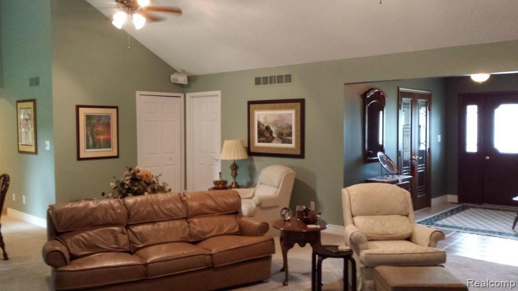 73390 McFadden Road Armada, MI 48005 - Photo 13 of 38 14 Great Room.jpg