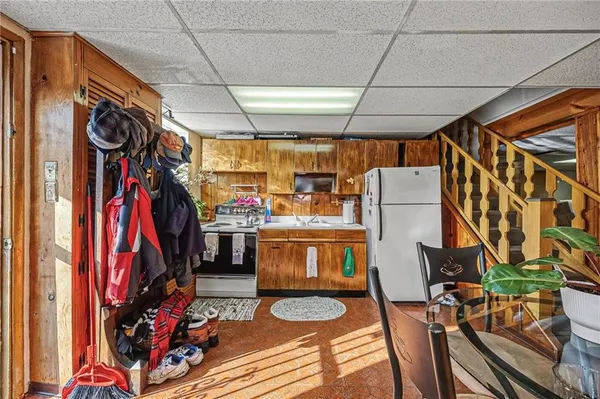 $279,000 | 77 Coraopolis Road, Coraopolis, PA 15108