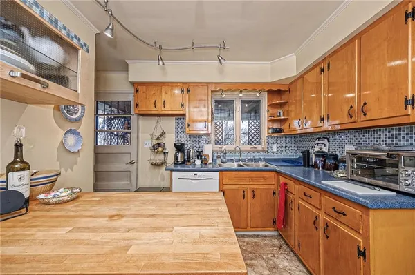 $279,000 | 77 Coraopolis Road, Coraopolis, PA 15108
