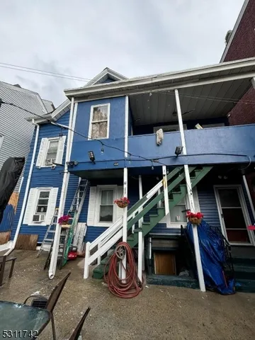 a view of outdoor space yard and porch