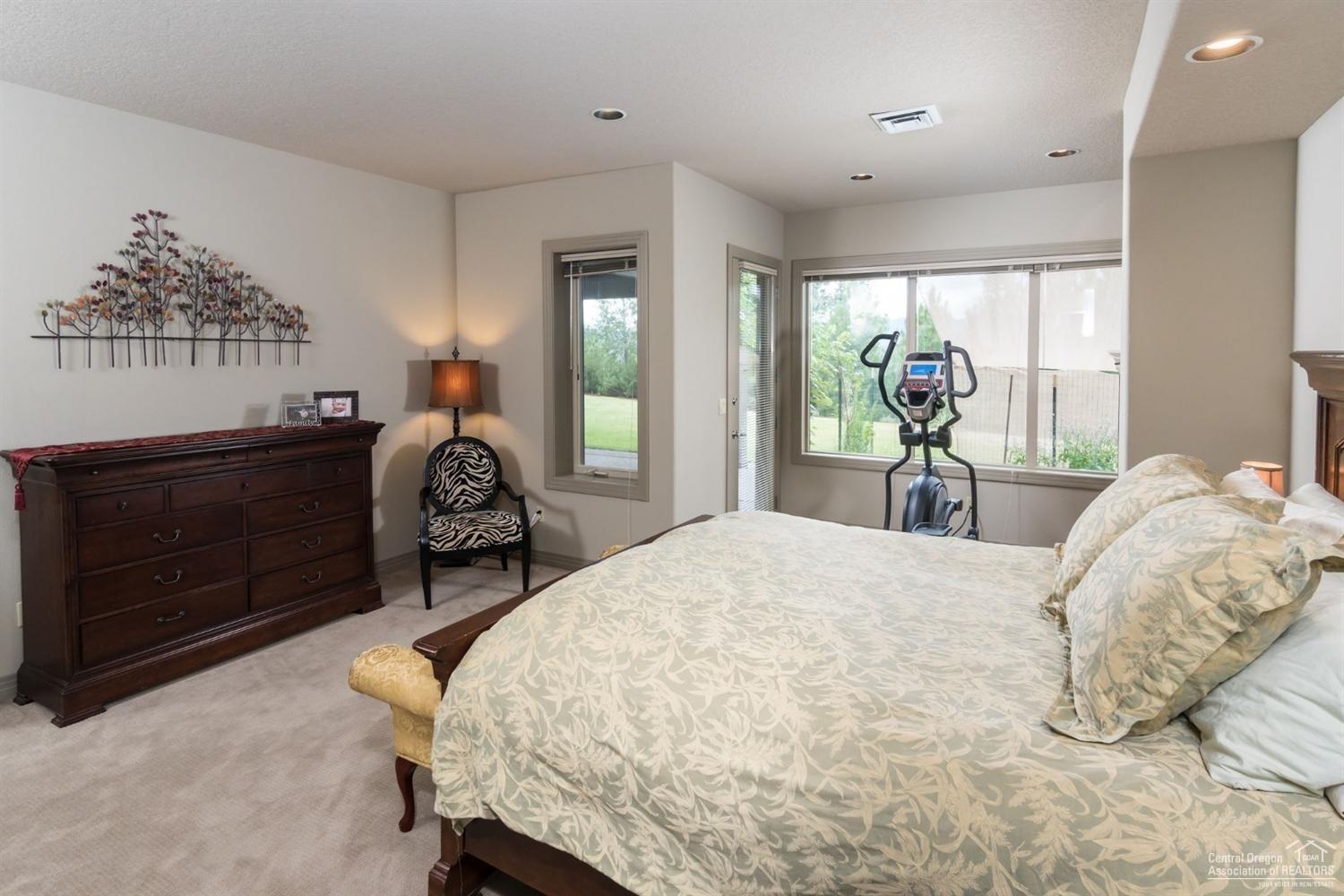 3155 Northwest Metke Place Bend, OR 97703 - Photo 18 of 22 4th bedroom suite is downstairs, with pr