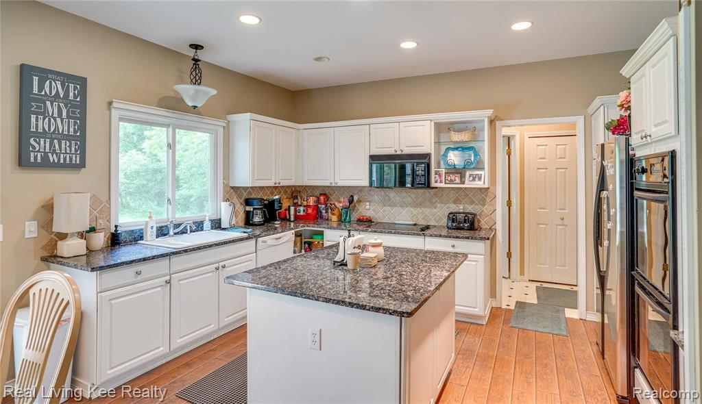 4169 Bold Meadows Rochester, MI 48306 - Photo 7 of 23