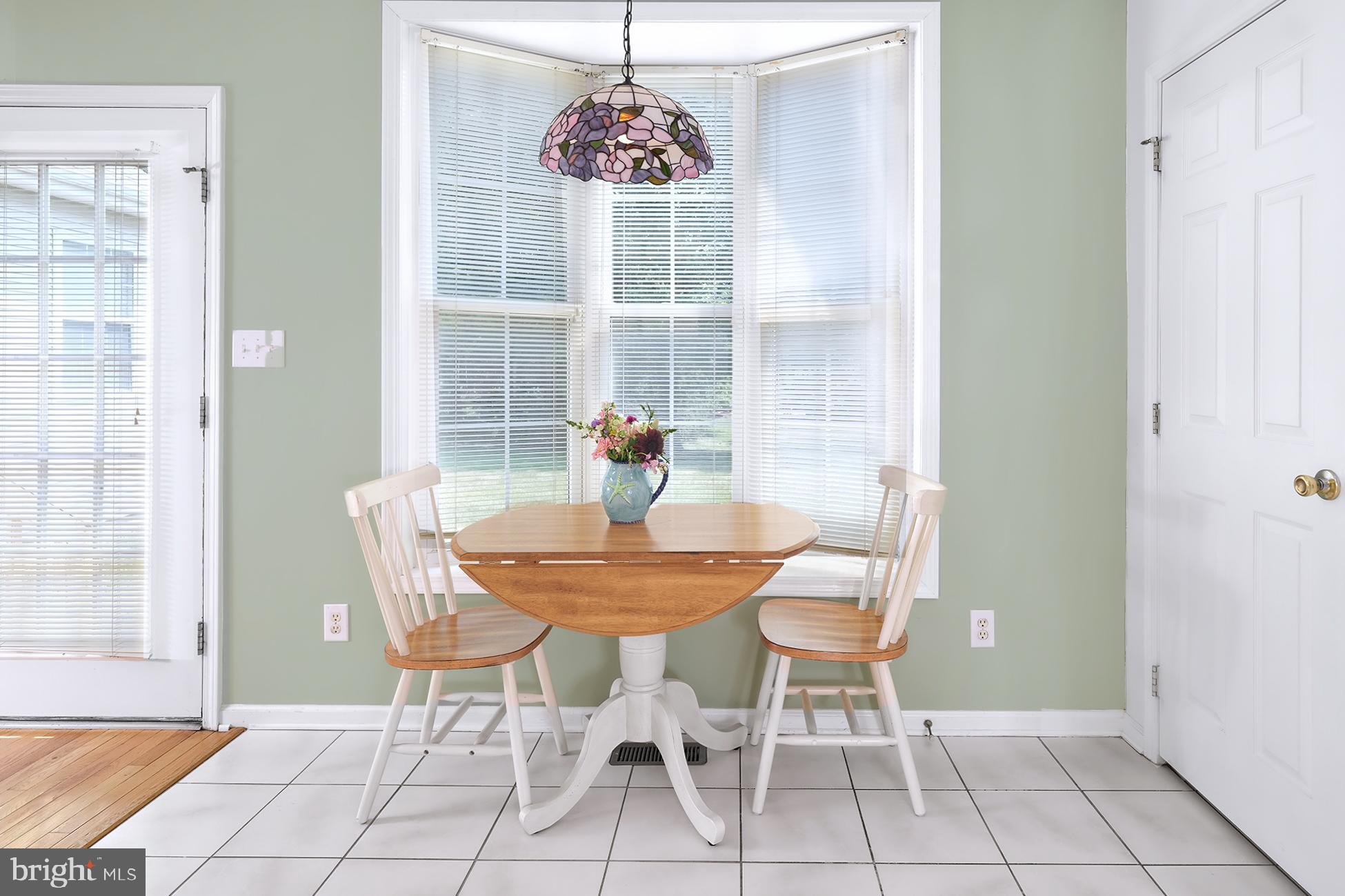 32 Foster Road Pennington, NJ 08534 - Photo 11 of 25 Breakfast area