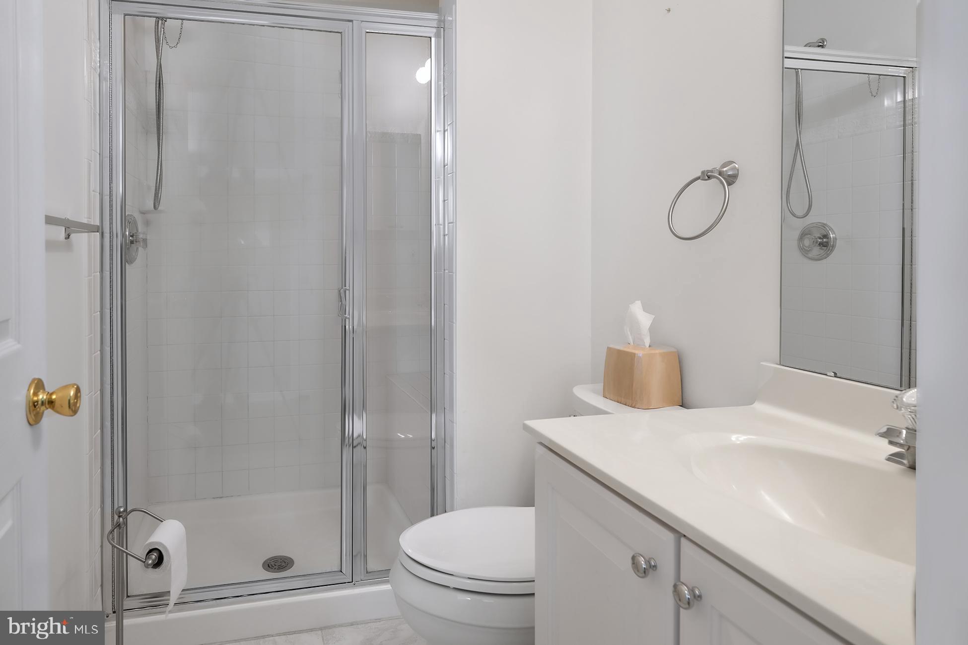 32 Foster Road Pennington, NJ 08534 - Photo 18 of 25 Hall Bathroom