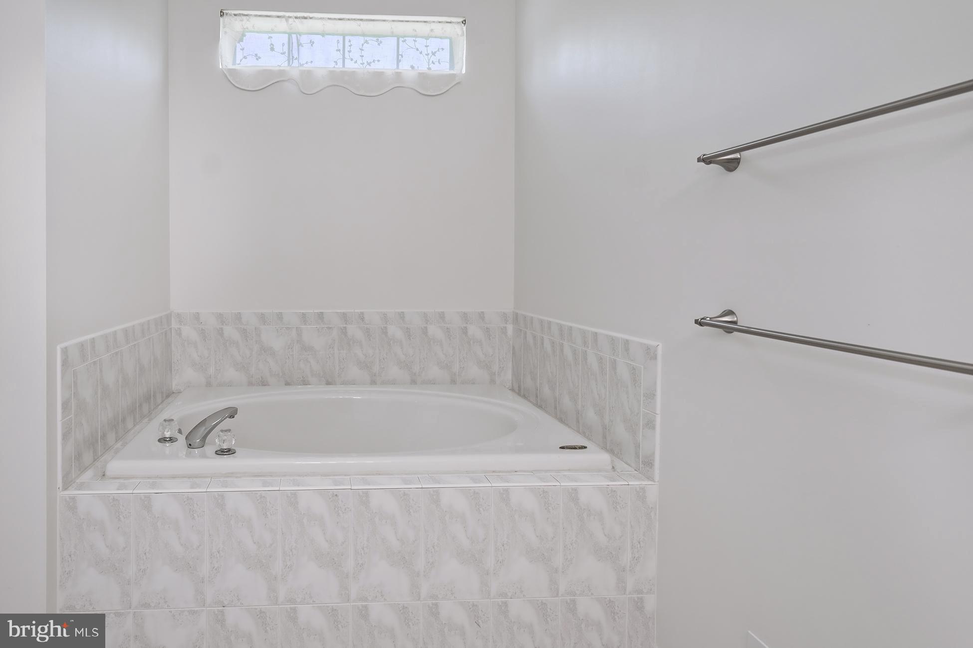 32 Foster Road Pennington, NJ 08534 - Photo 19 of 25 Hall Bathroom