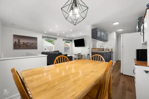 $214,993 | 411 Sidney Avenue, Unit D, Glendale Heights, IL 60139
