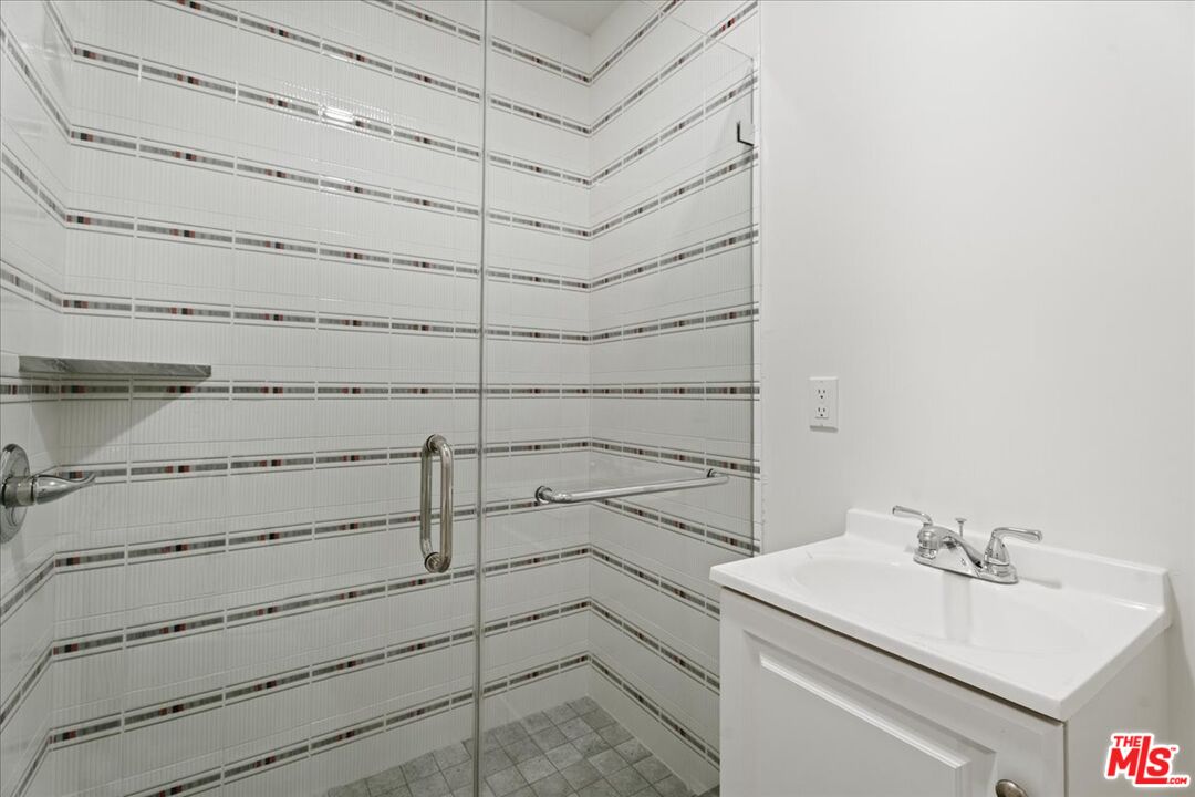 205 South Reeves Drive Beverly Hills, CA 90212 - Photo 11 of 13 a bathroom with a sink and vanity