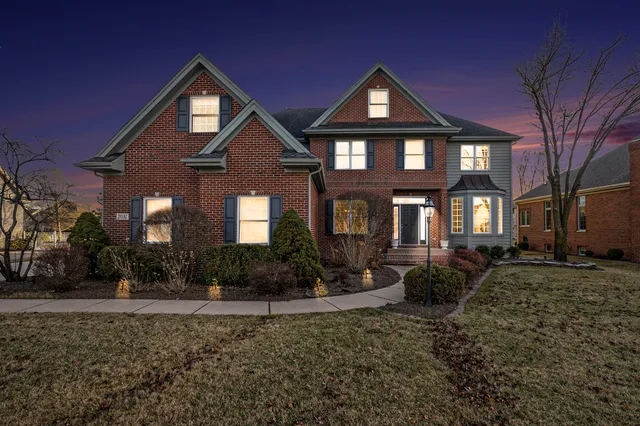 $709,000 | 2032 Maplewood Circle, Highland, IN 46322