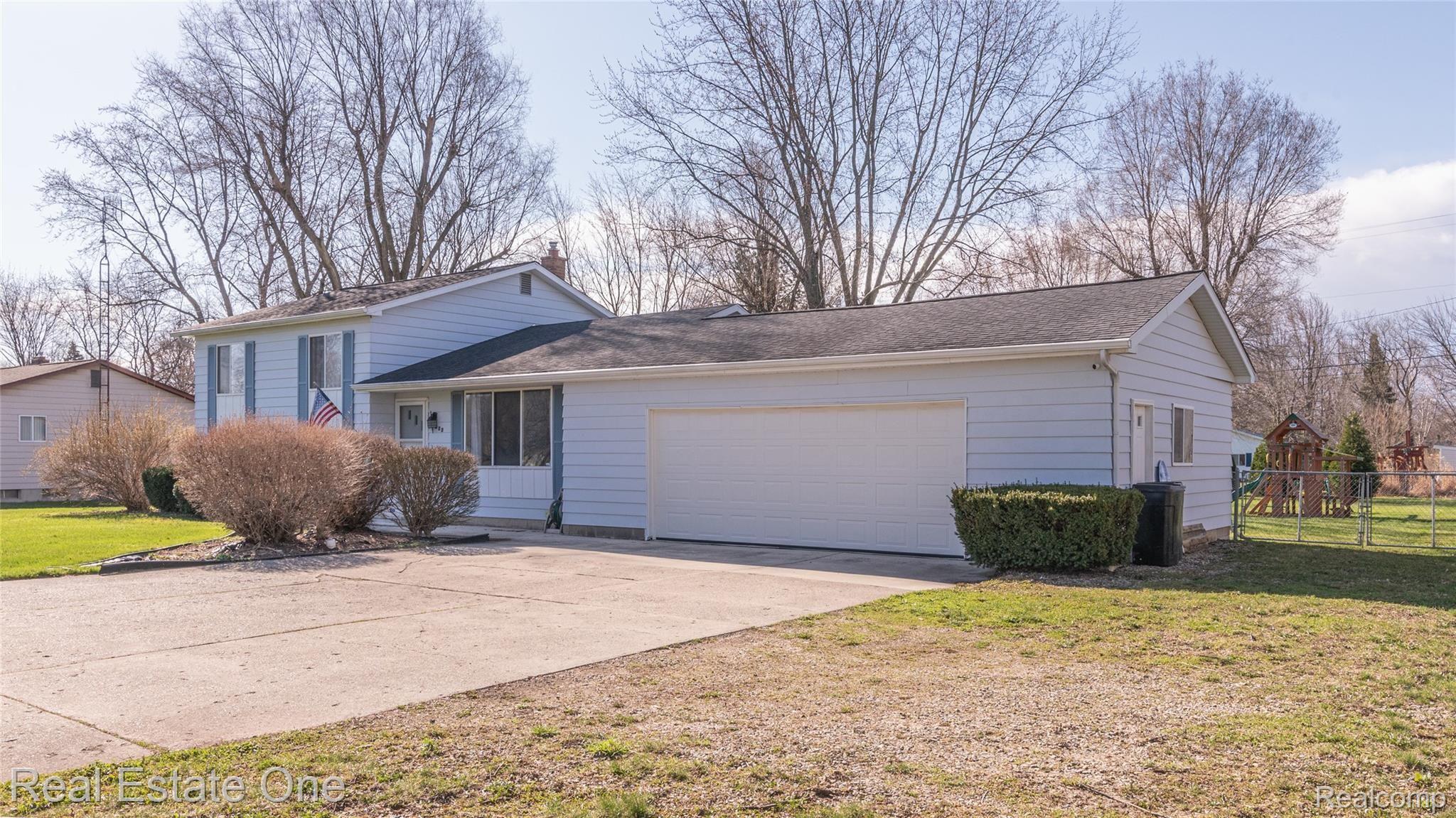 2244 Reid Road Grand Blanc, MI 48439 - Photo 2 of 44 0012220027177_7.jpg