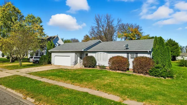 $139,900 | 309 Iowa Street, Elmore, MN 56027