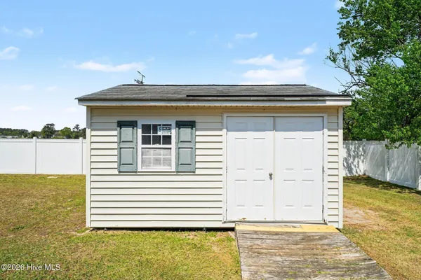 $325,000 | 215 Ellington Way, La Grange, NC 28551