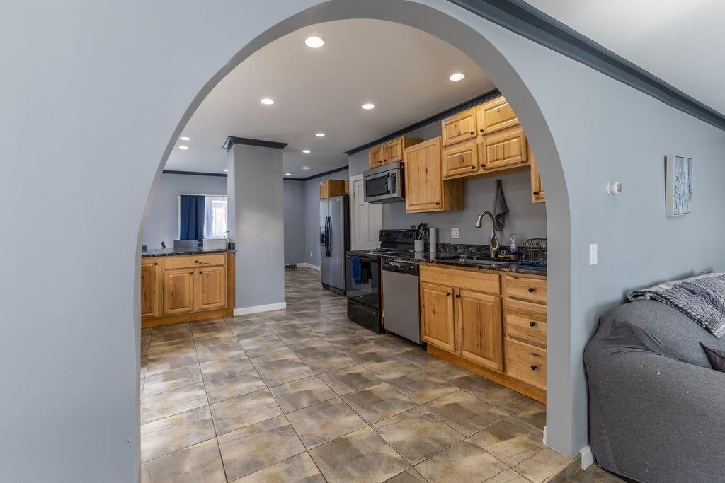 177 Birch Street Bangor, ME 04401 - Photo 7 of 31 8y7f8poA