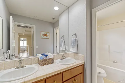$1,290,000 | 68 Pinheiro Circle, Novato, CA 94945