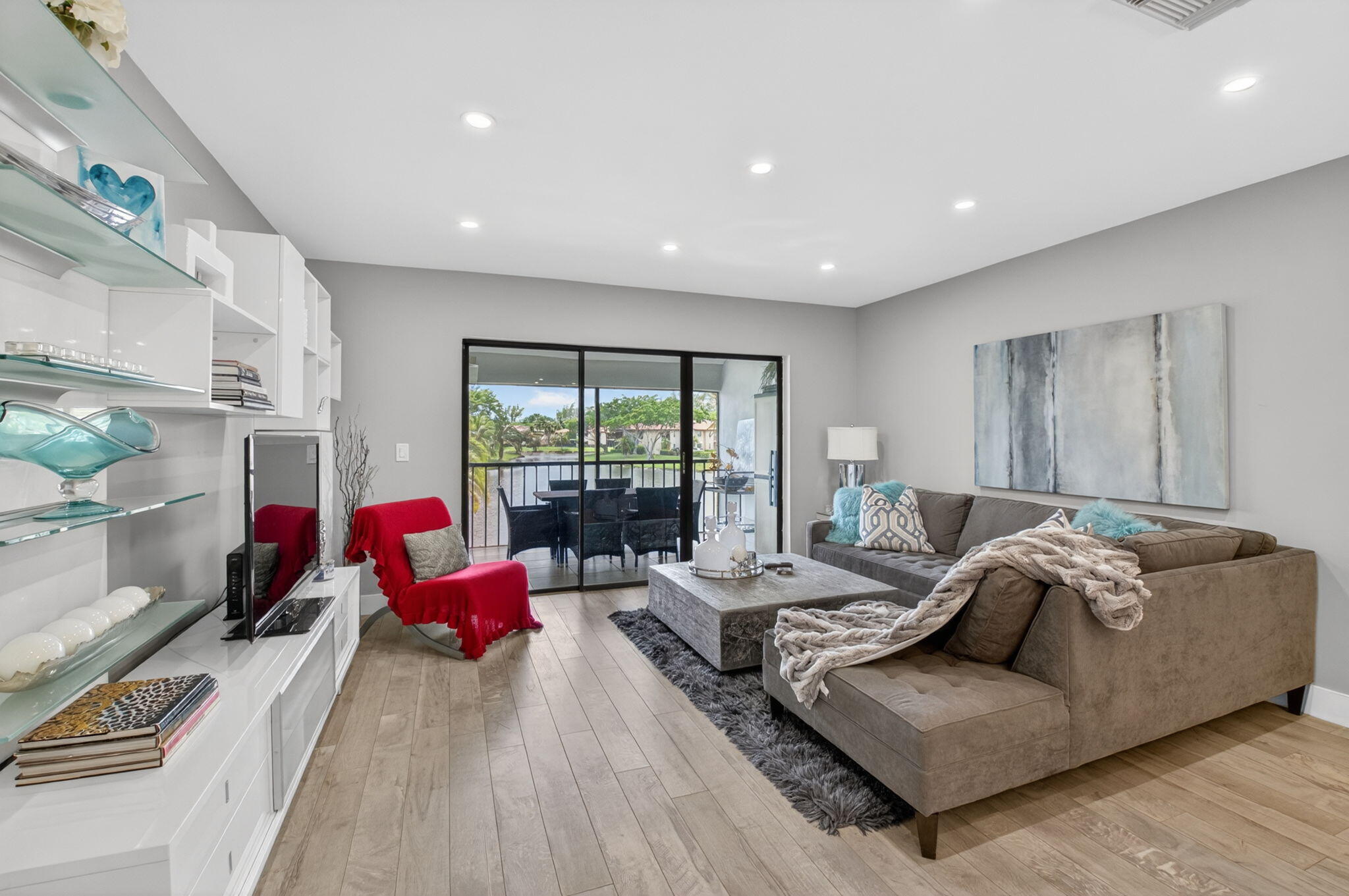 9299 Vista Del Lago, Unit 16D Boca Raton, FL 33428 - Photo 12 of 39 Family Room