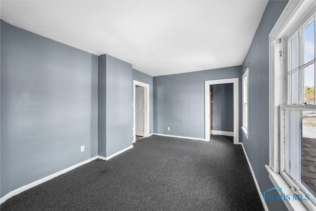 1719 Mansfield Road Toledo, OH 43613 - Photo 16 of 32 Living Room ( Upper )