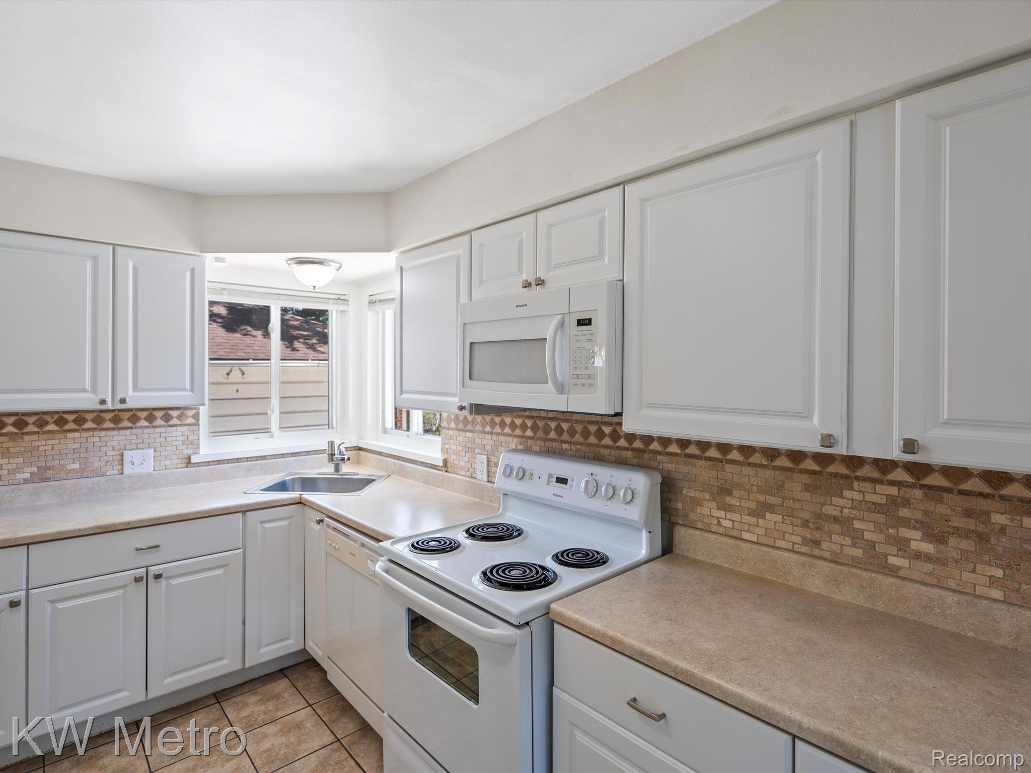 14281 Inkster Road Livonia, MI 48154 - Photo 9 of 25