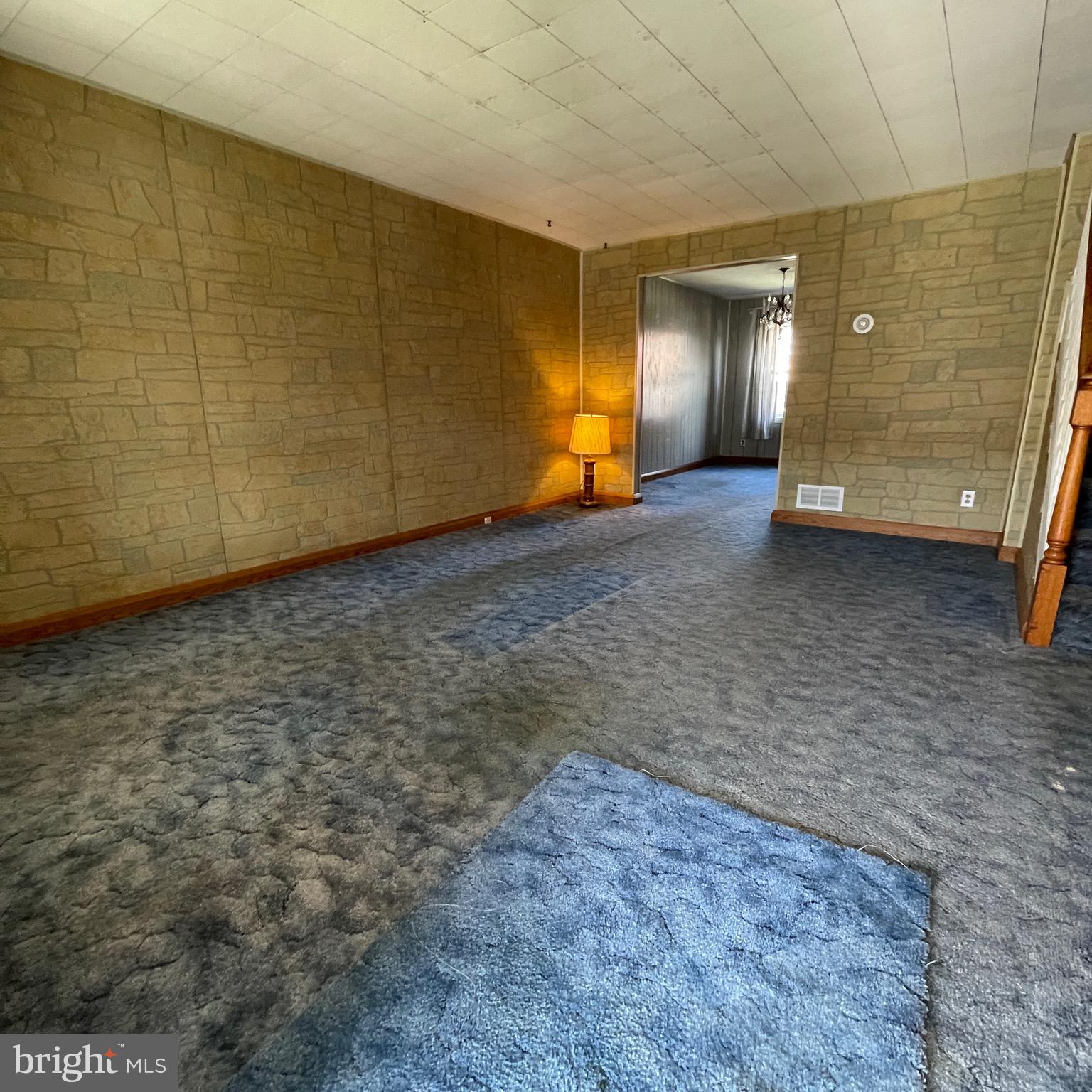 920 Arncliffe Road Essex, MD 21221 - Photo 8 of 39 Living Room