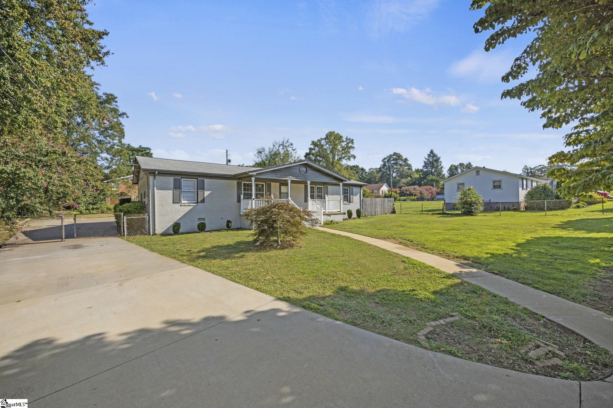 103 Mcelrath Road Greer, SC 29651 - Photo 2 of 26 Gallery Image 2