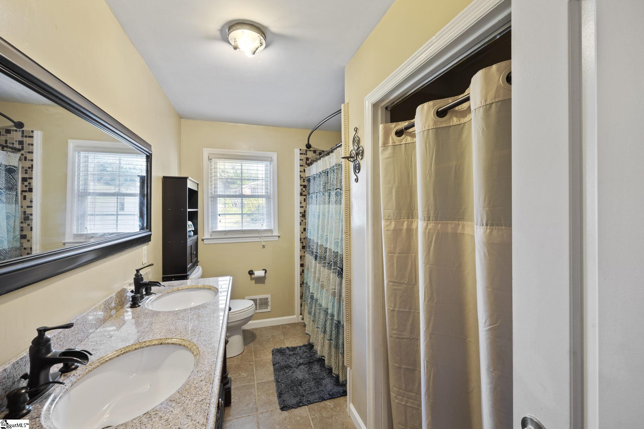 103 Mcelrath Road Greer, SC 29651 - Photo 10 of 26 Gallery Image 10