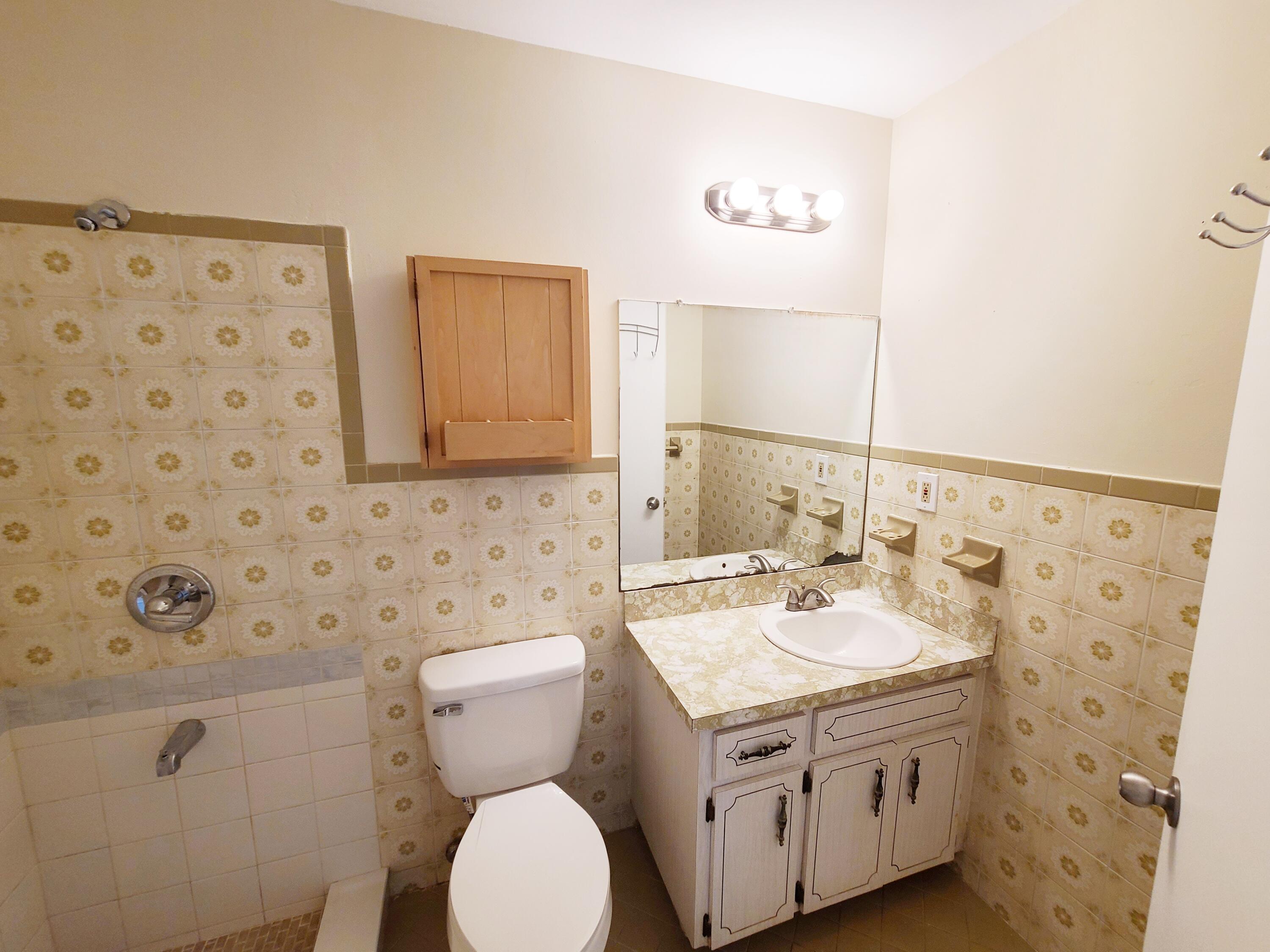 412 Conniston Road, Unit A West Palm Beach, FL 33405 - Photo 11 of 15 20220525_094904-01