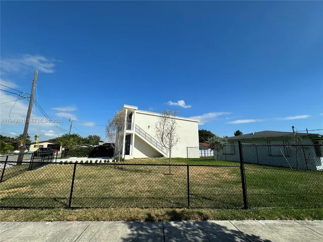 $3,650 | 526 Northwest 6th Street, Unit B, Hallandale Beach, FL 33009