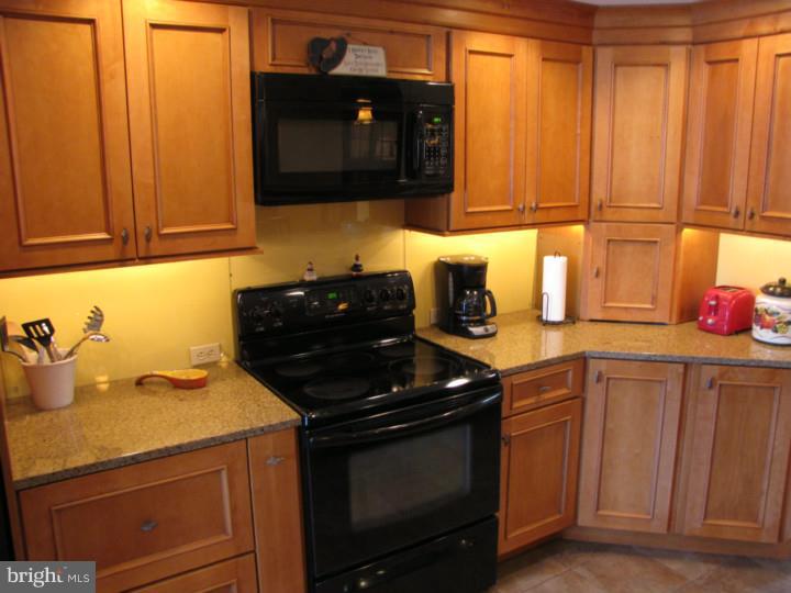 725 Phillips Road Warminster, PA 18974 - Photo 11 of 23 Kitchen