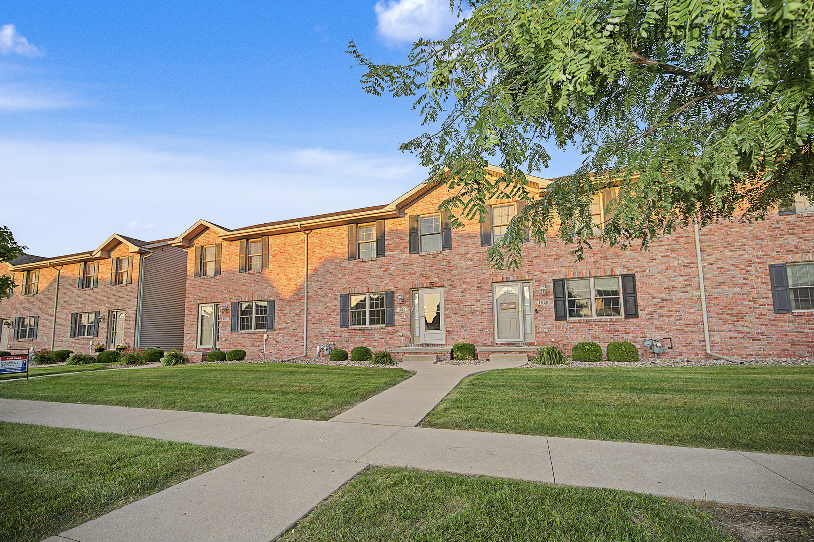 1820 Glenbridge Road Bloomington, IL 61704 - Photo 2 of 42