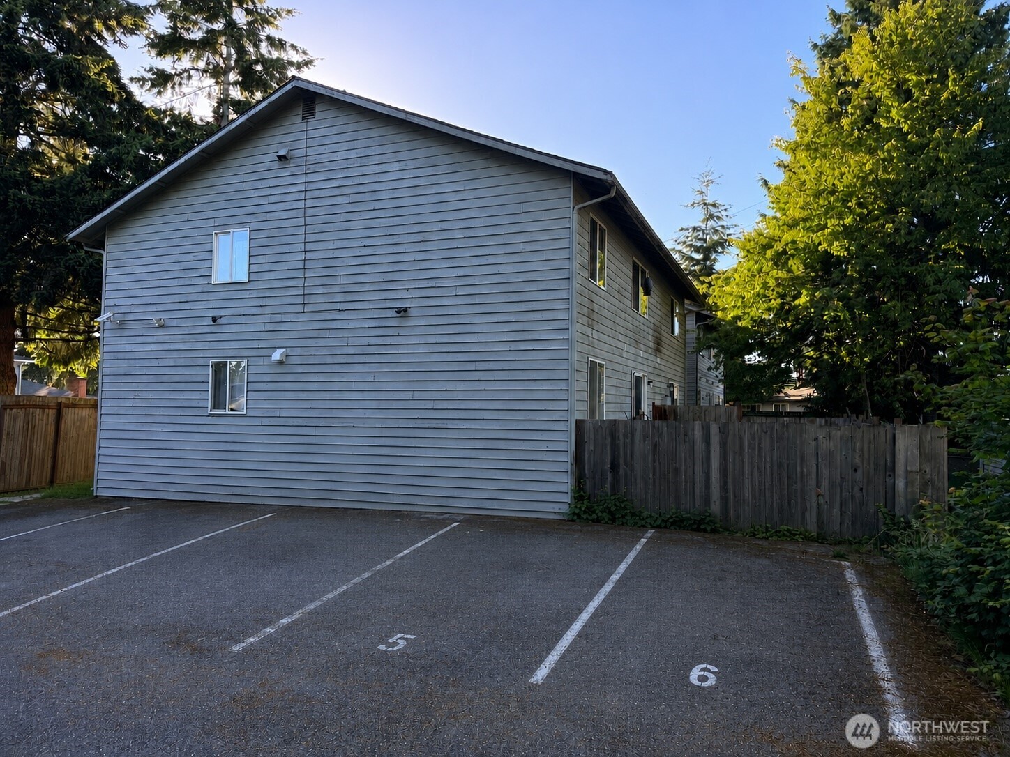 7611 Ridgewood Drive Everett, WA 98203 - Photo 2 of 2