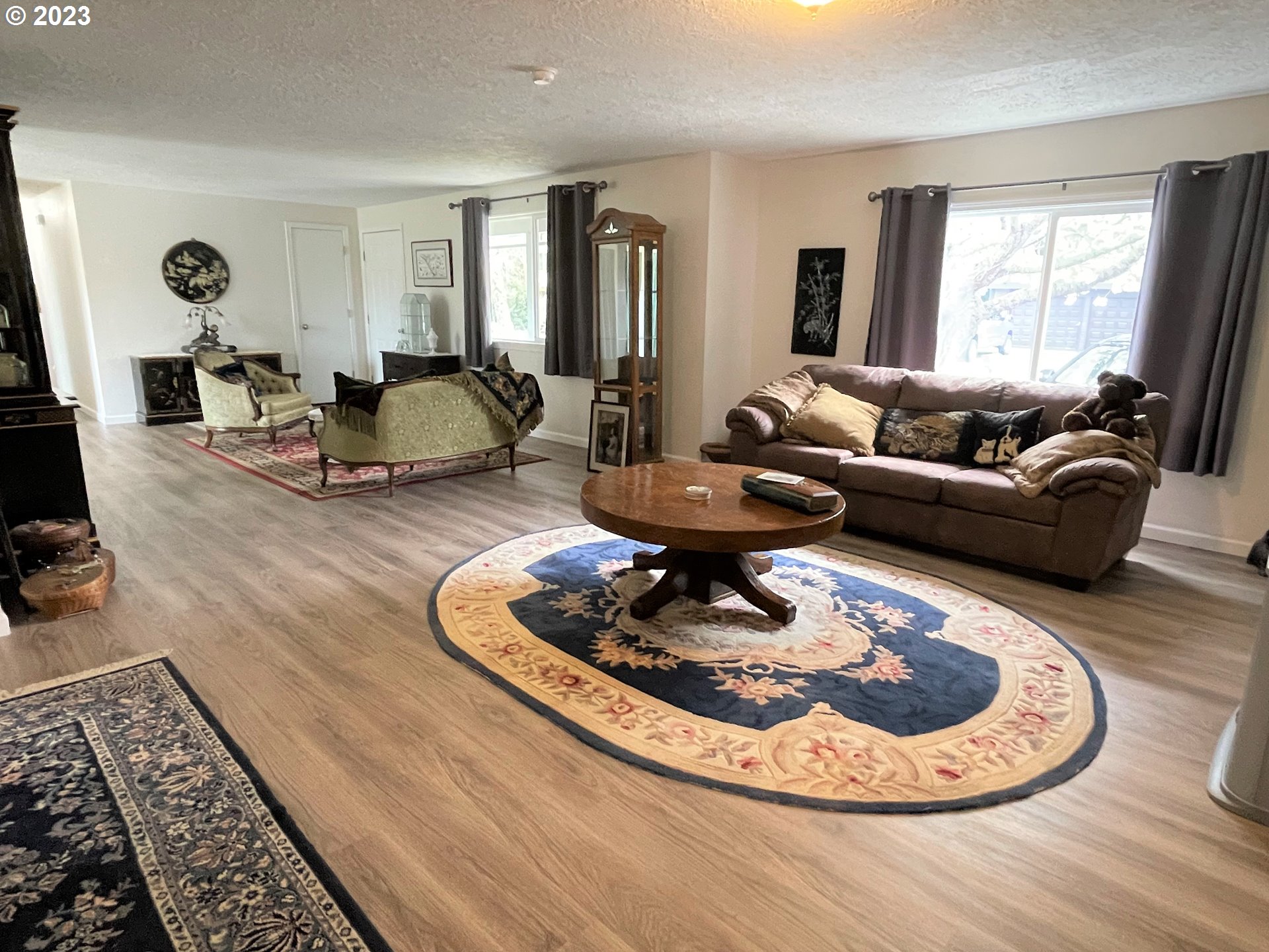 2035 16th Street Florence, OR 97439 - Photo 3 of 30 a living room with furniture and a fireplace