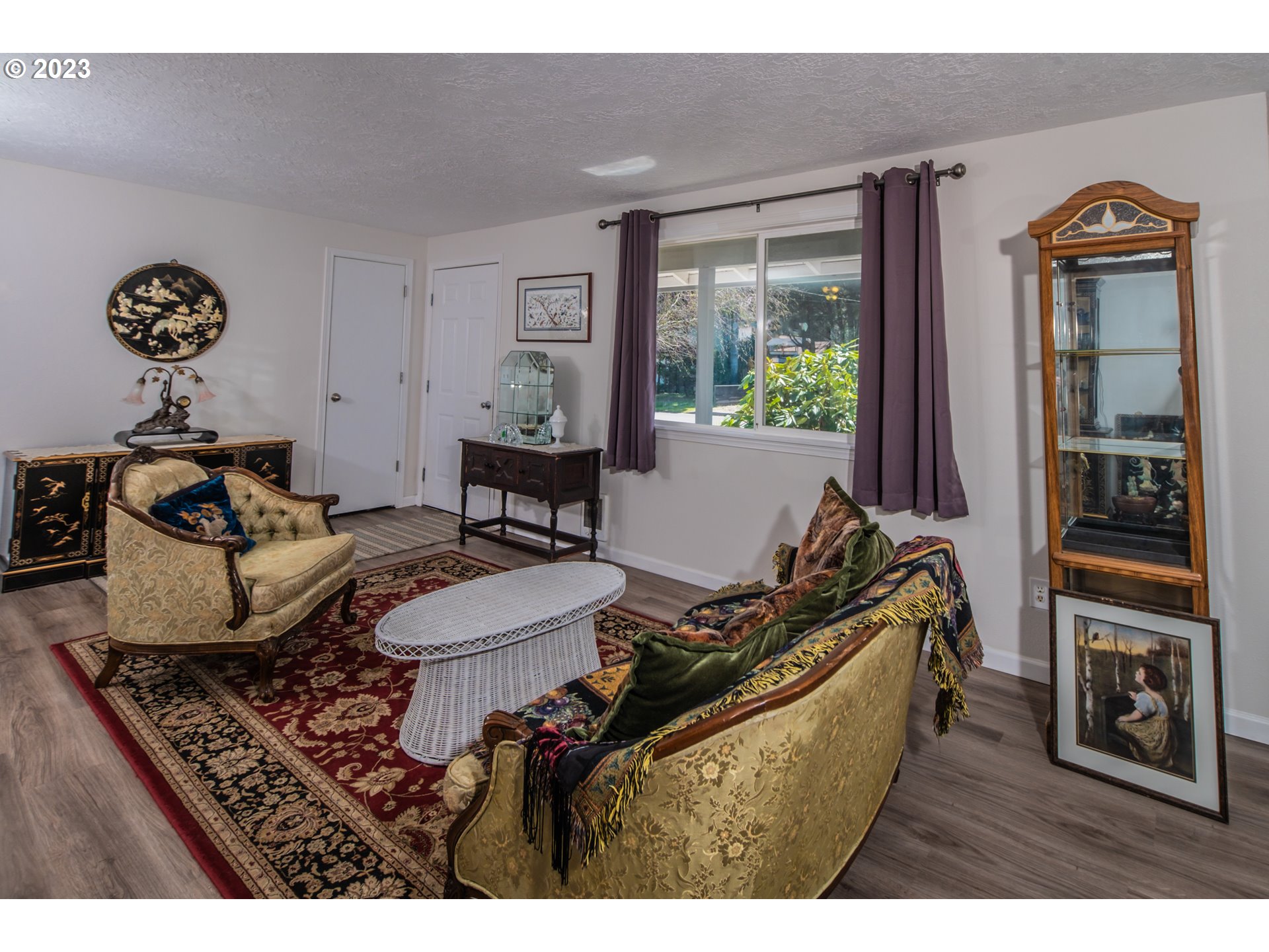 2035 16th Street Florence, OR 97439 - Photo 5 of 30 a living room with furniture and a window