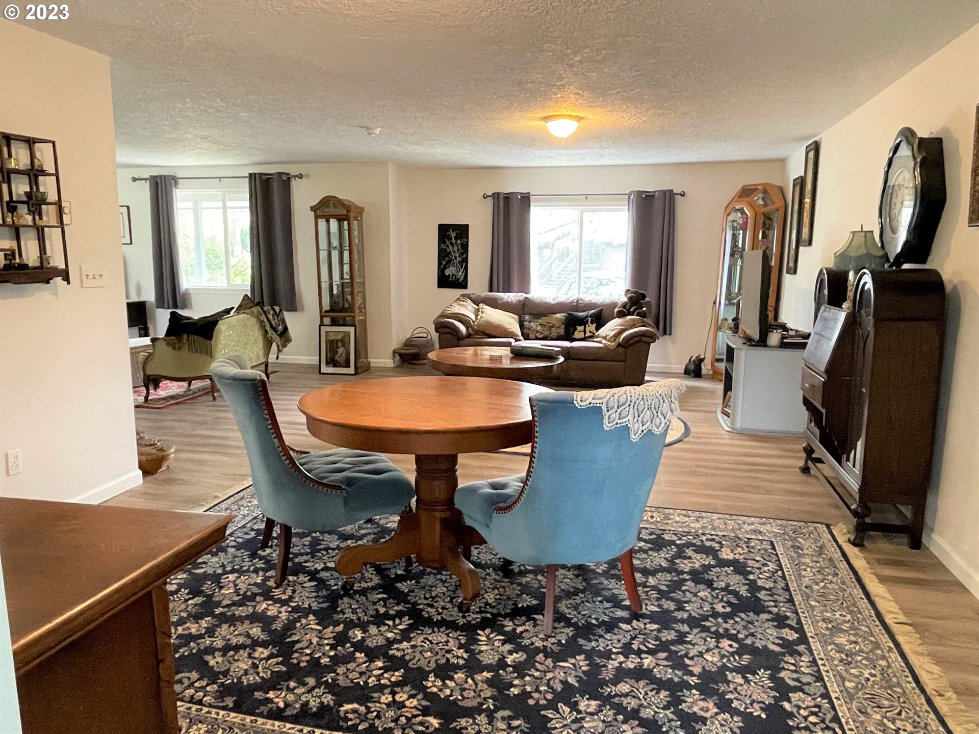 2035 16th Street Florence, OR 97439 - Photo 6 of 30 a view of a dining room with furniture