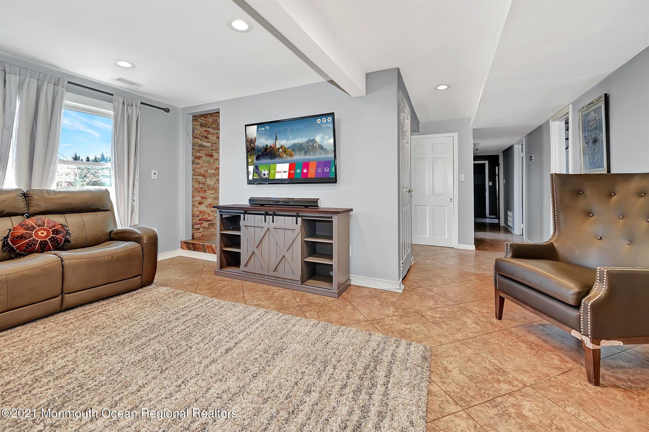 115 Old Queens Boulevard Manalapan, NJ 07726 - Photo 16 of 28 16-Family