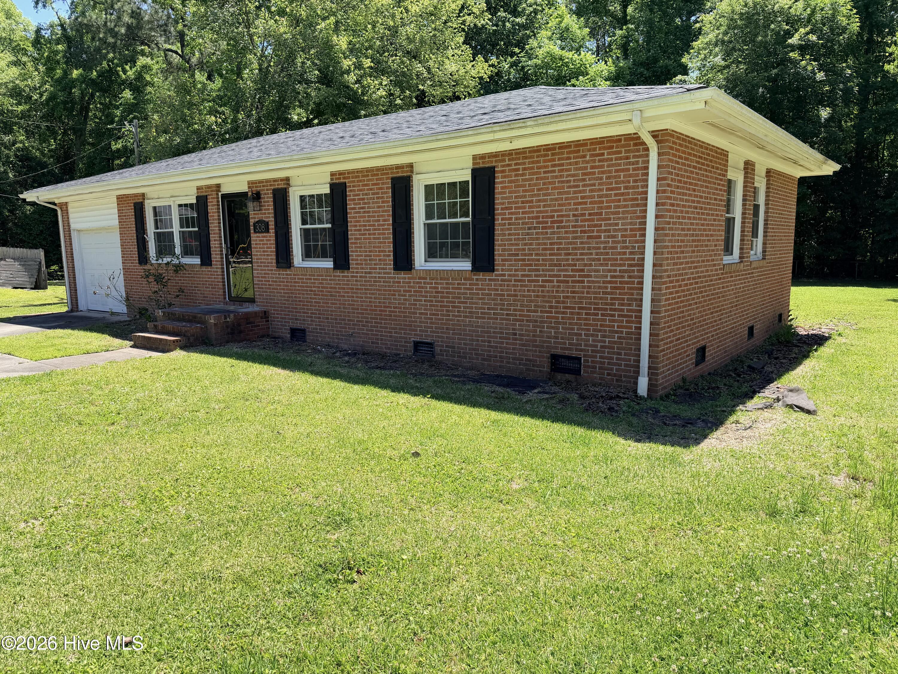308 Sheffield Road Jacksonville, NC 28546 - Photo 2 of 22 Right side view with yard