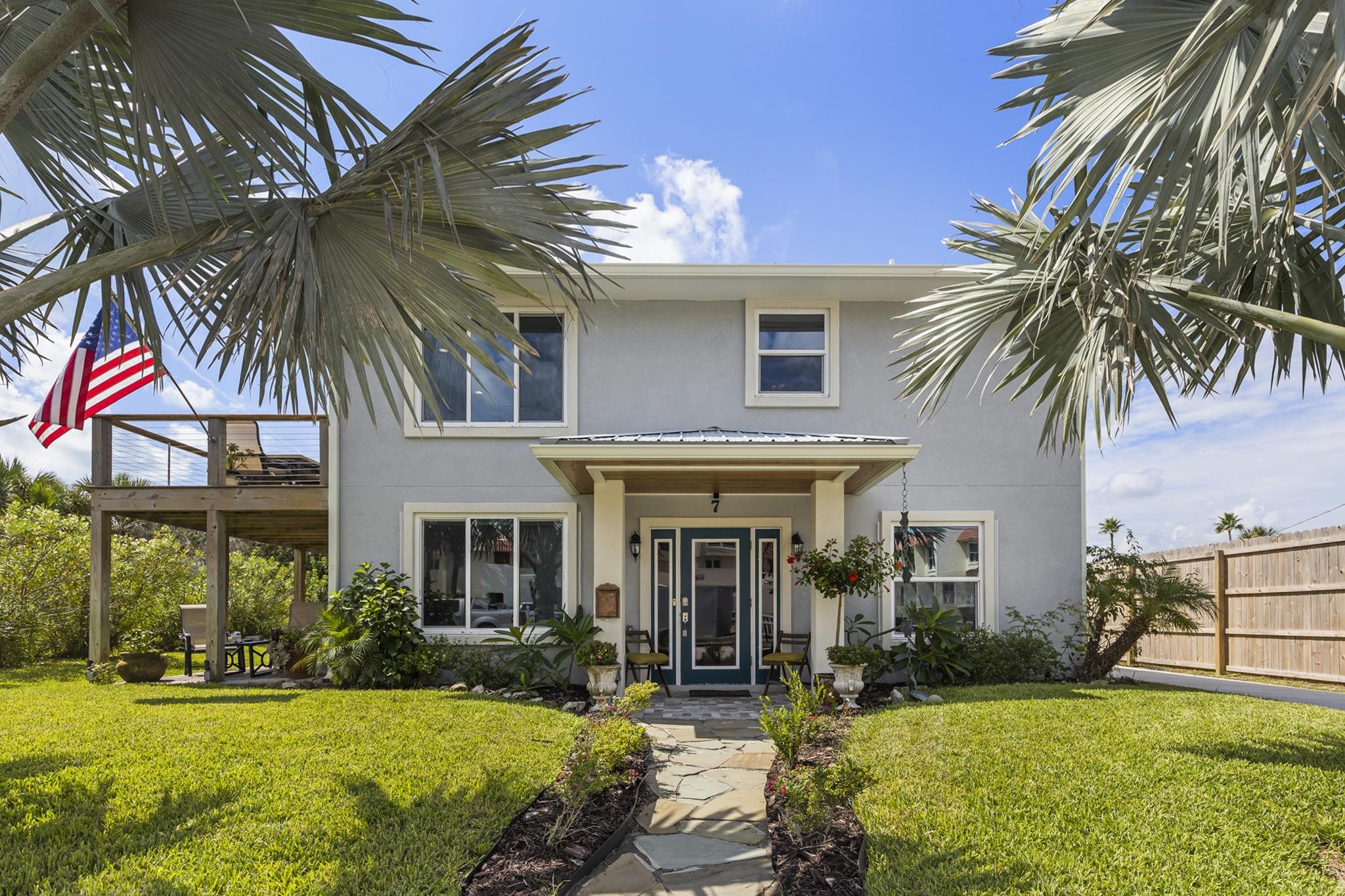 7 16th Street St. Augustine, FL 32080 - Photo 2 of 61 front view of a house with a yard