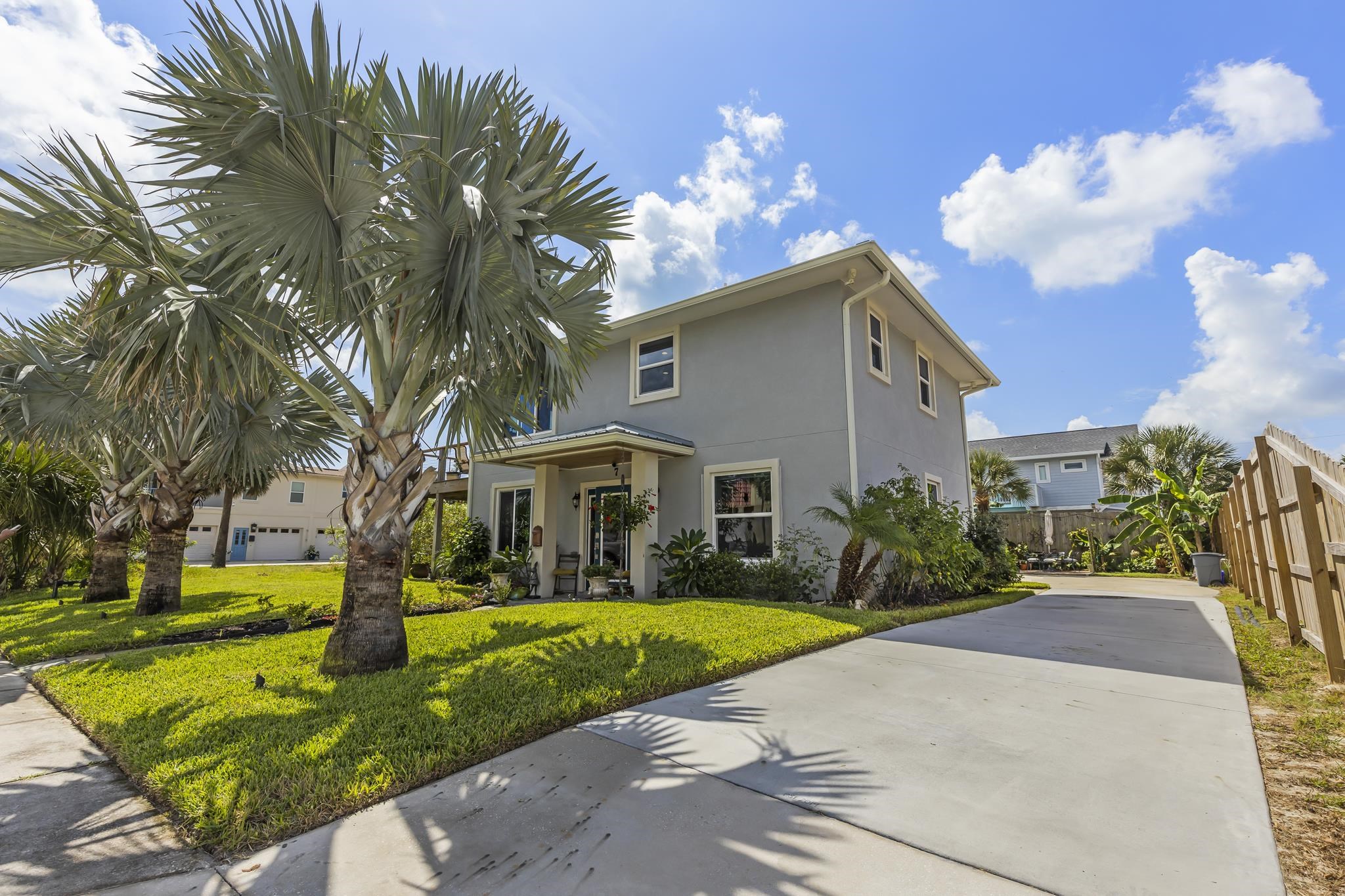 7 16th Street St. Augustine, FL 32080 - Photo 47 of 61 a front view of house with yard and green space