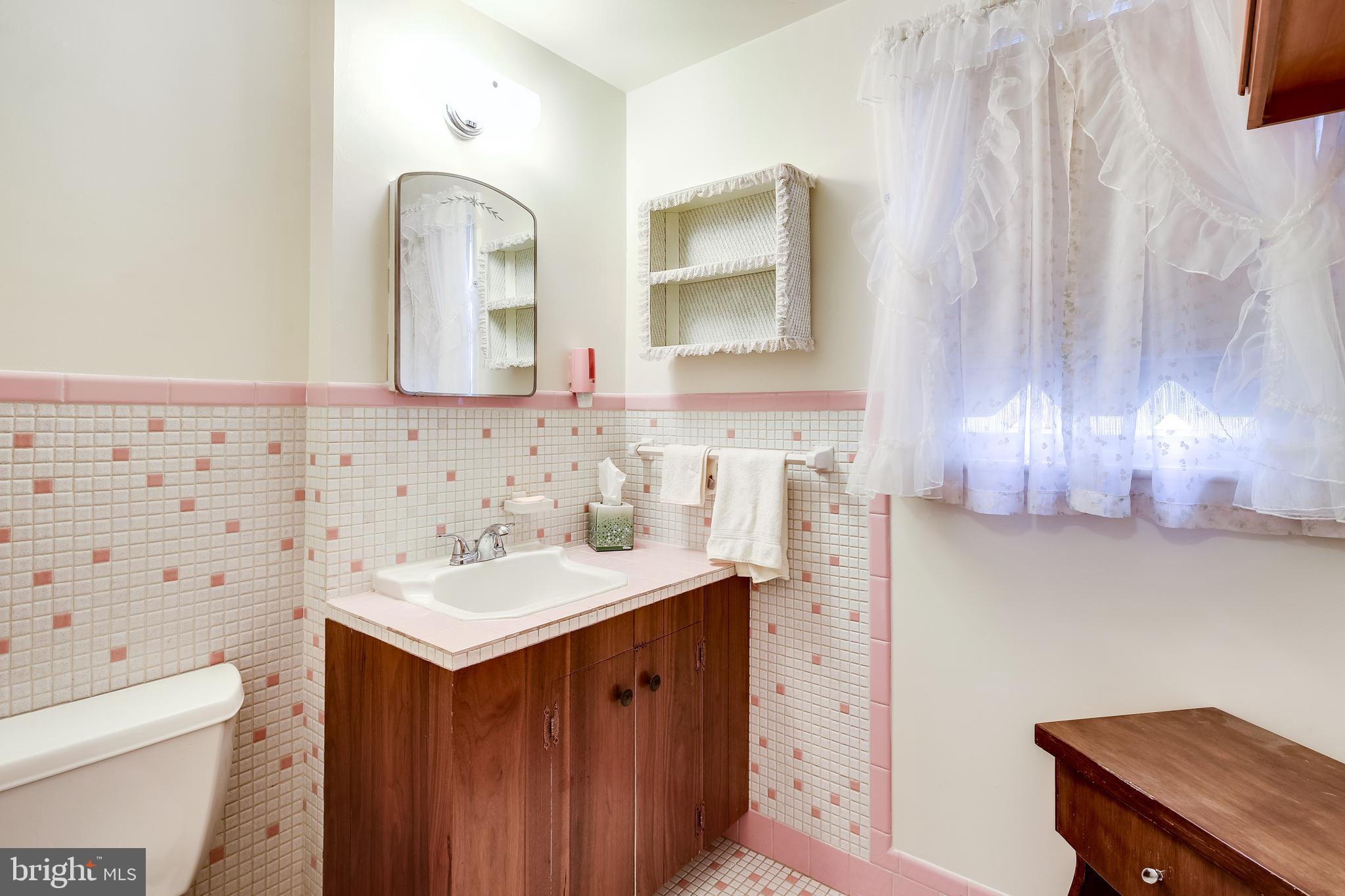 11100 Easecrest Drive Silver Spring, MD 20902 - Photo 17 of 34 HALF BATH