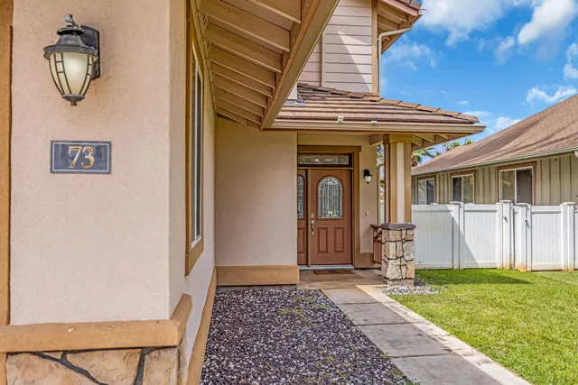 a view of entryway with a front door