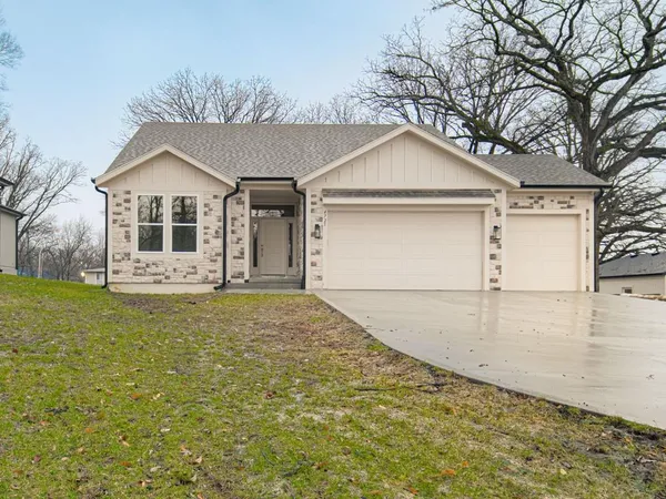 $529,950 | 4725 Northeast Winn Road, Kansas City, MO 64117
